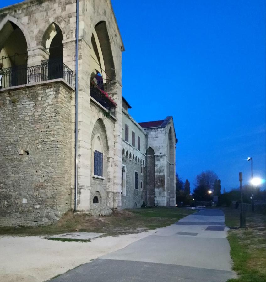 Bed and Breakfast Panzio Tata Zewnętrze zdjęcie