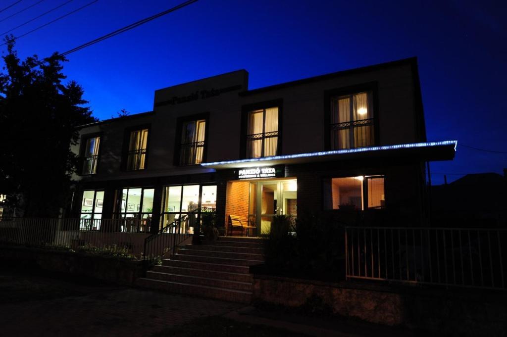 Bed and Breakfast Panzio Tata Zewnętrze zdjęcie